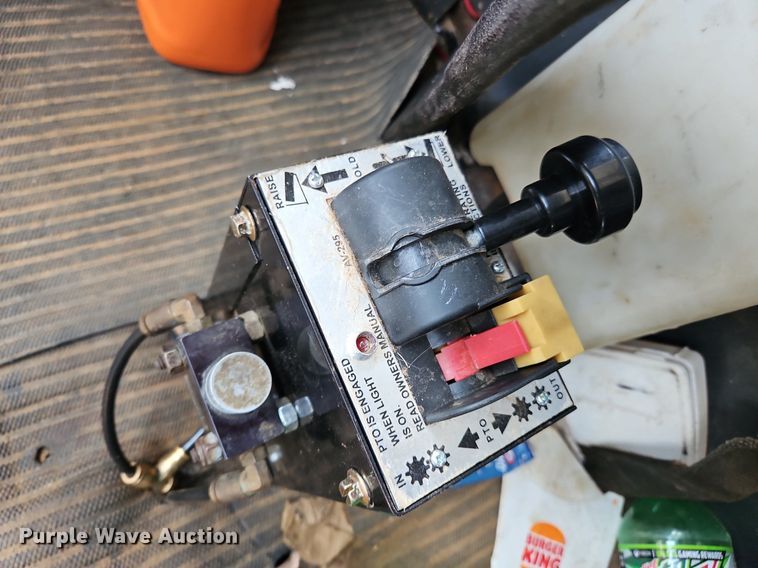 image for item OJ9847 1991 Ford L9000 dump truck