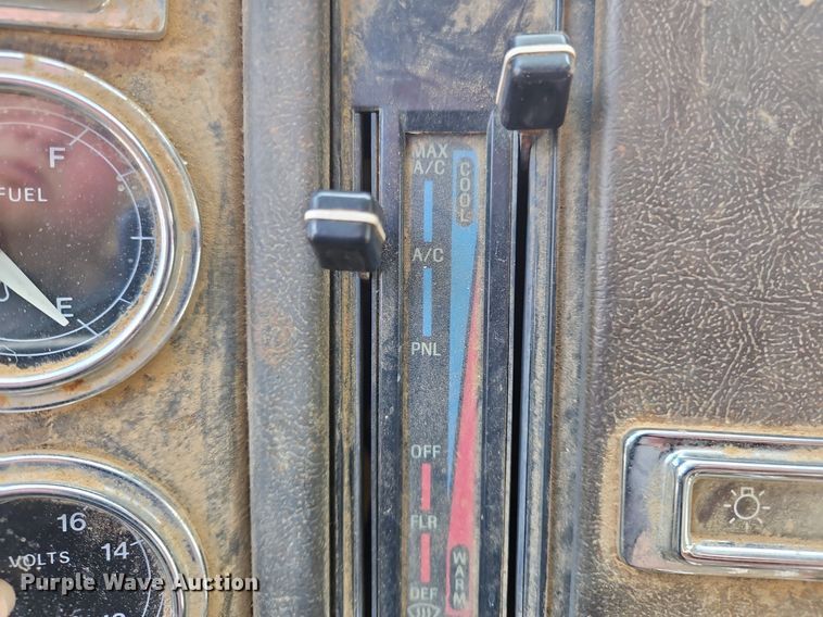 image for item OJ9847 1991 Ford L9000 dump truck