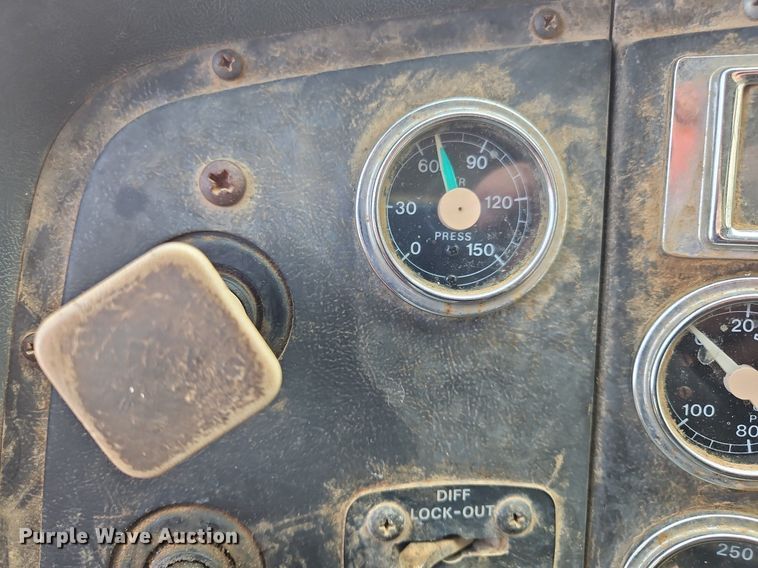 image for item OJ9847 1991 Ford L9000 dump truck