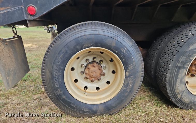 image for item OJ9847 1991 Ford L9000 dump truck