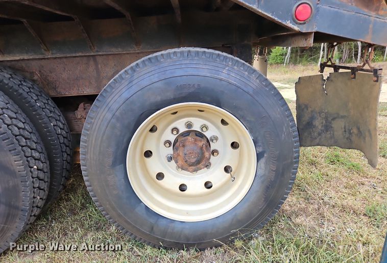 image for item OJ9847 1991 Ford L9000 dump truck