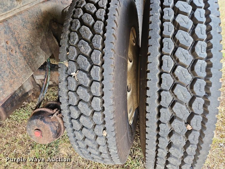 image for item OJ9847 1991 Ford L9000 dump truck