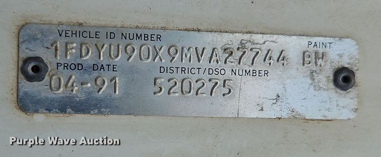 image for item OJ9847 1991 Ford L9000 dump truck