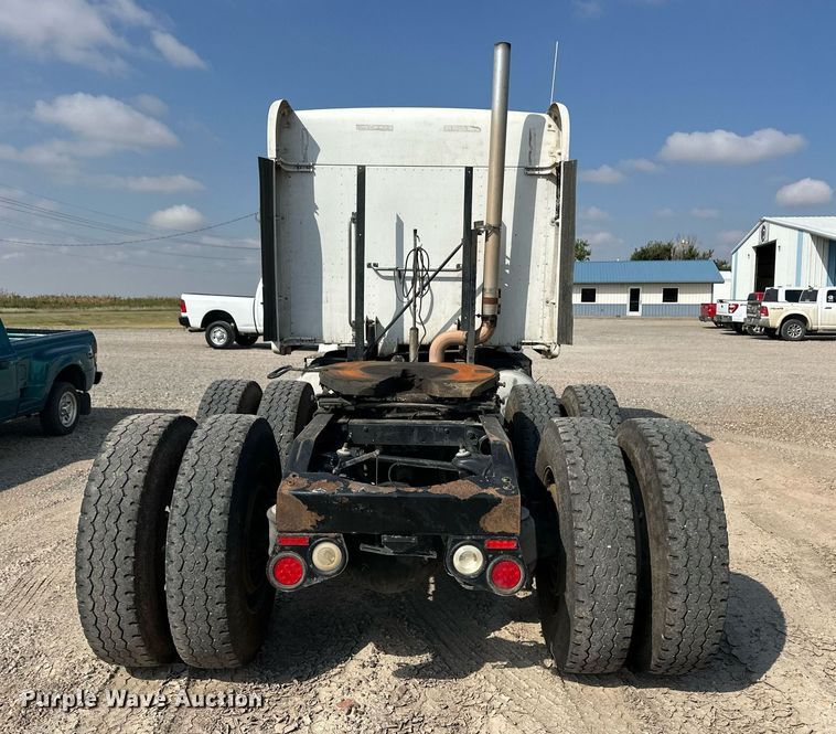 image for item OM9683 2006 Peterbilt 387 semi truck