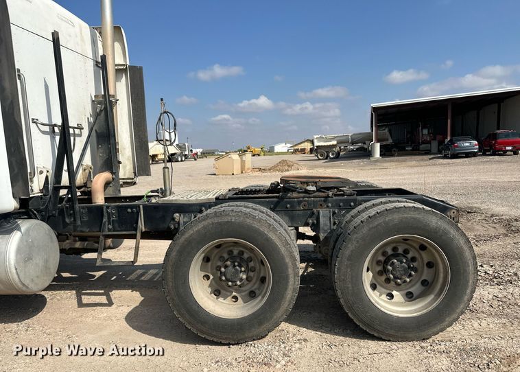 image for item OM9683 2006 Peterbilt 387 semi truck