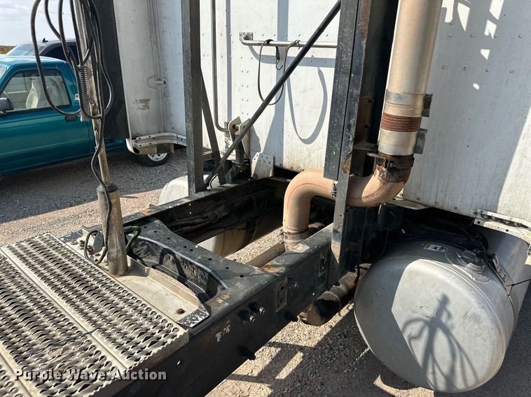 image for item OM9683 2006 Peterbilt 387 semi truck