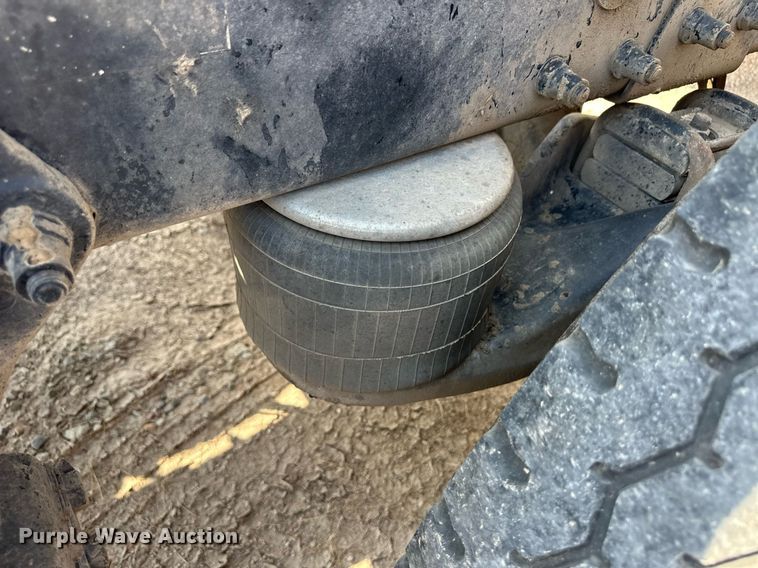 image for item OM9683 2006 Peterbilt 387 semi truck