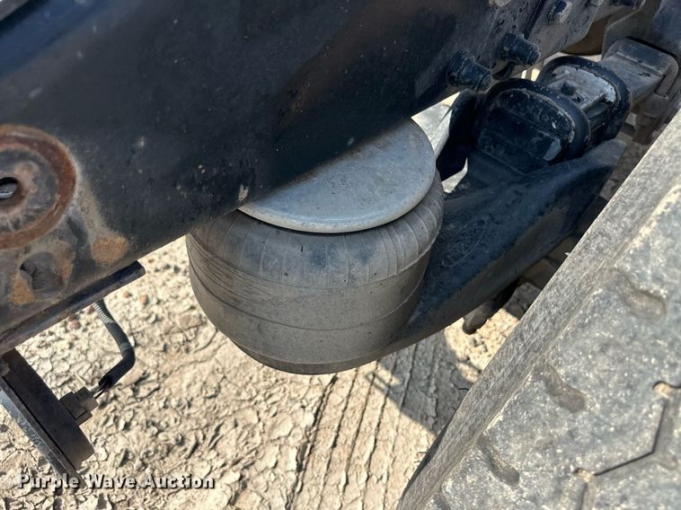 image for item OM9683 2006 Peterbilt 387 semi truck