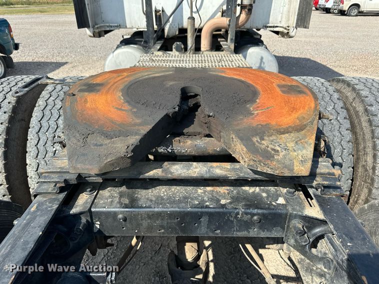 image for item OM9683 2006 Peterbilt 387 semi truck