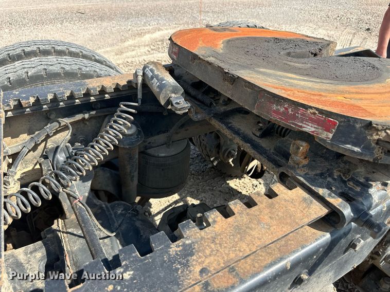 image for item OM9683 2006 Peterbilt 387 semi truck