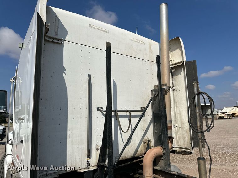 image for item OM9683 2006 Peterbilt 387 semi truck