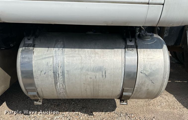 image for item OM9683 2006 Peterbilt 387 semi truck