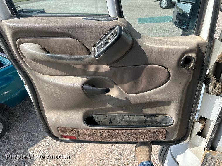 image for item OM9683 2006 Peterbilt 387 semi truck