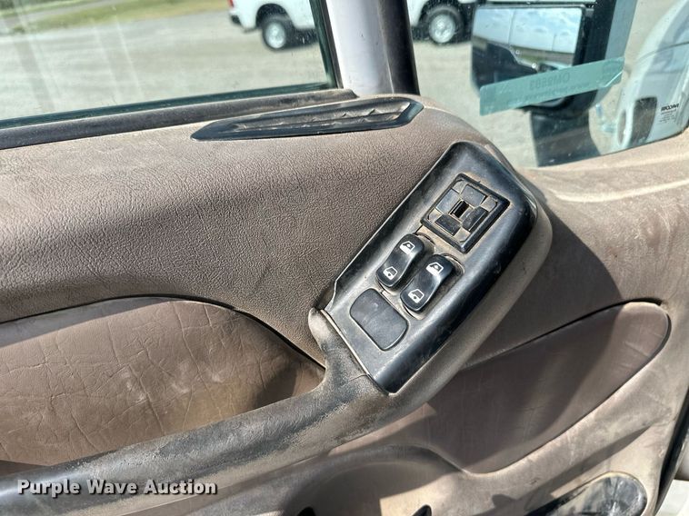 image for item OM9683 2006 Peterbilt 387 semi truck