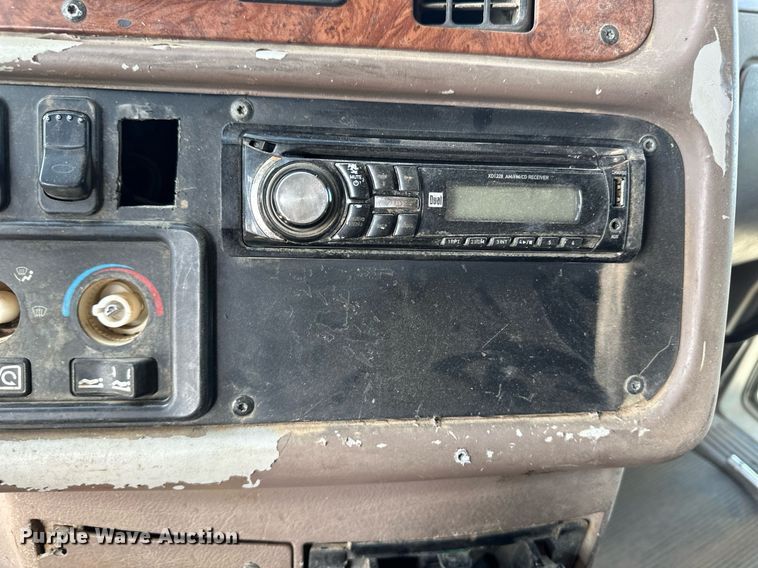 image for item OM9683 2006 Peterbilt 387 semi truck