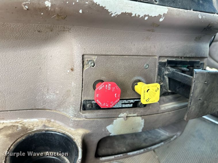 image for item OM9683 2006 Peterbilt 387 semi truck