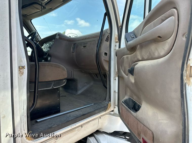 image for item OM9683 2006 Peterbilt 387 semi truck