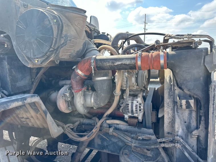 image for item OM9683 2006 Peterbilt 387 semi truck