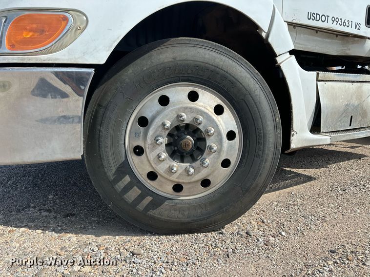 image for item OM9683 2006 Peterbilt 387 semi truck