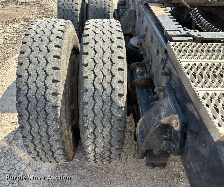 image for item OM9683 2006 Peterbilt 387 semi truck