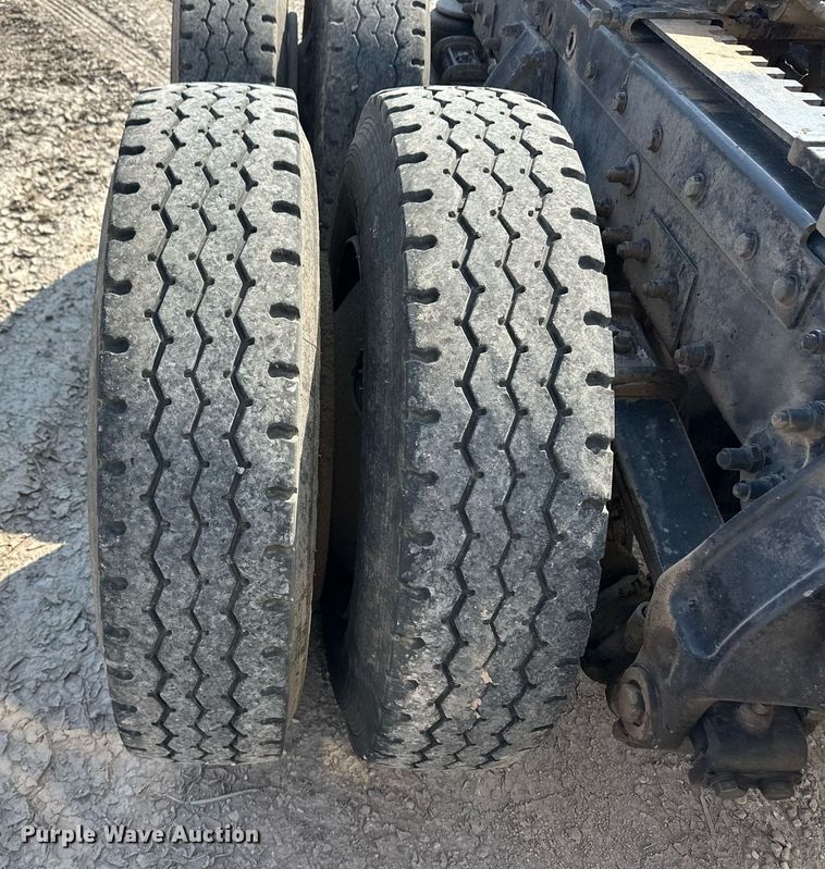 image for item OM9683 2006 Peterbilt 387 semi truck