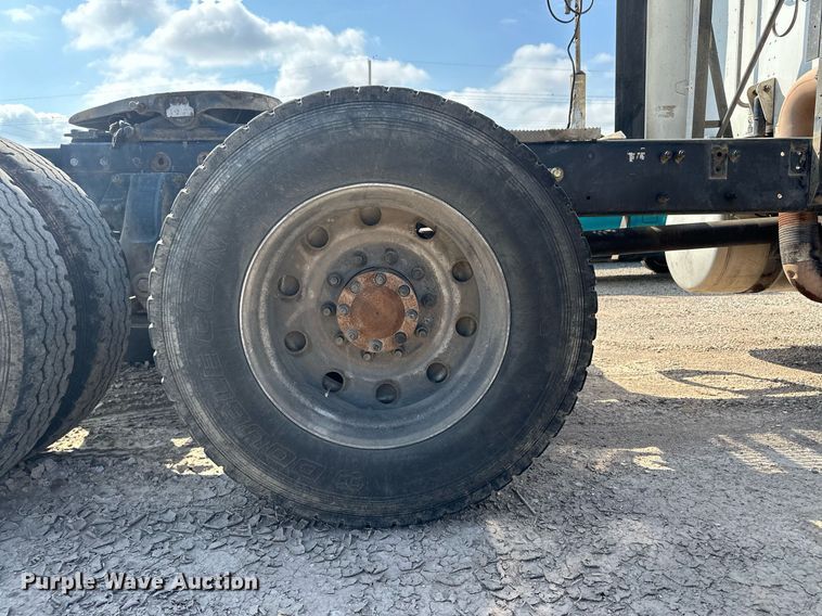 image for item OM9683 2006 Peterbilt 387 semi truck