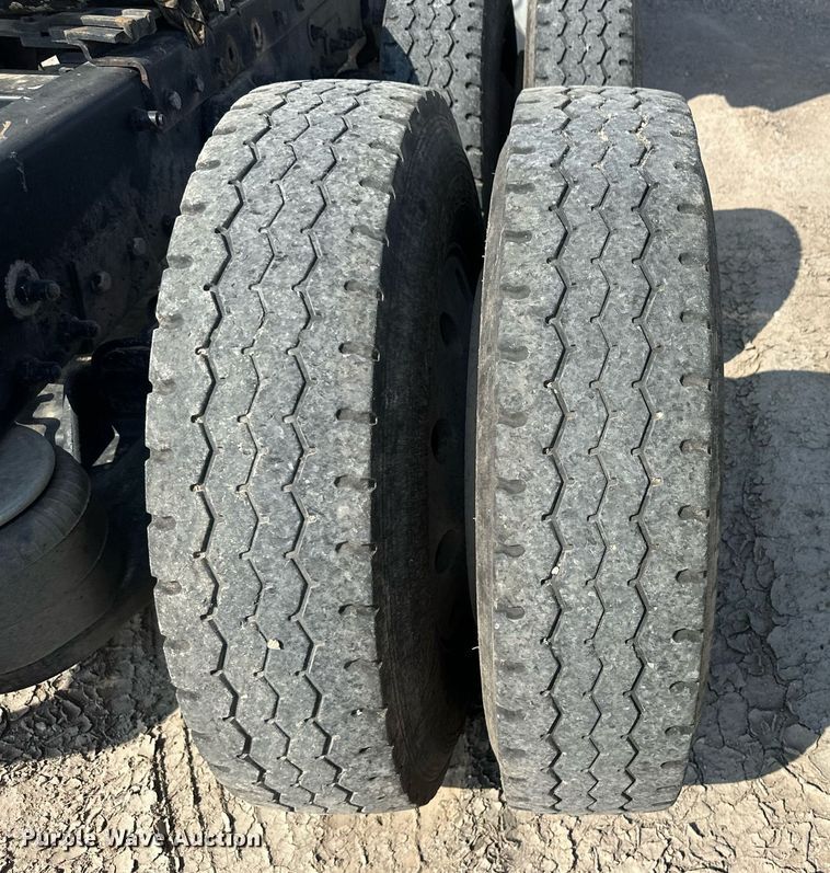 image for item OM9683 2006 Peterbilt 387 semi truck