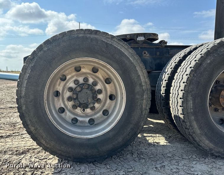 image for item OM9683 2006 Peterbilt 387 semi truck