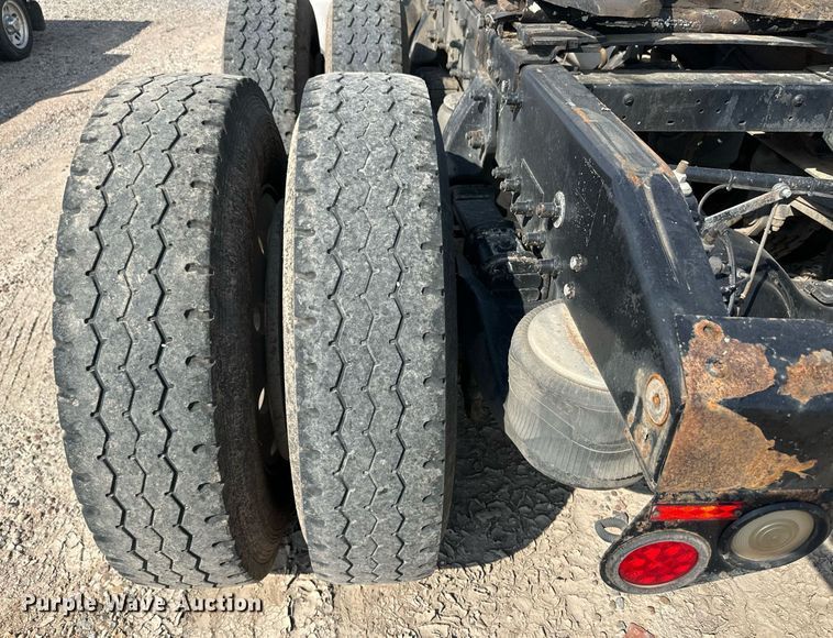 image for item OM9683 2006 Peterbilt 387 semi truck