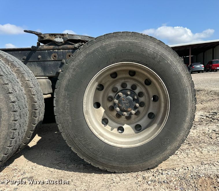 image for item OM9683 2006 Peterbilt 387 semi truck