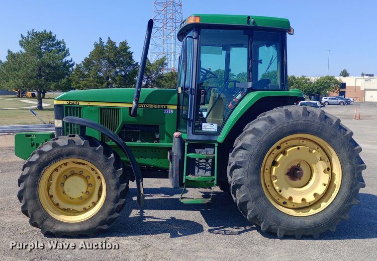 image for item DH1261 1999 John Deere 7210 MFWD tractor