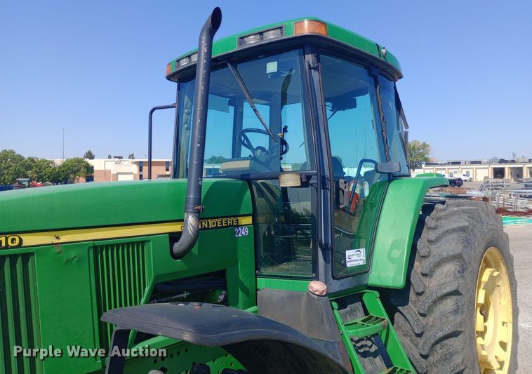 image for item DH1261 1999 John Deere 7210 MFWD tractor
