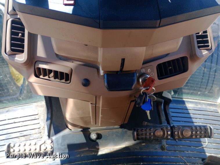 image for item DH1261 1999 John Deere 7210 MFWD tractor