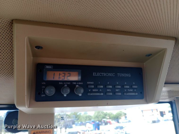 image for item DH1261 1999 John Deere 7210 MFWD tractor