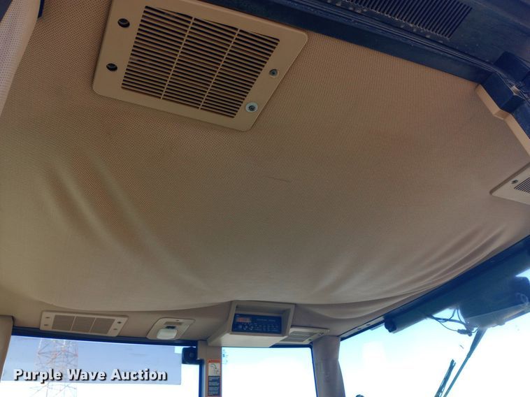 image for item DH1261 1999 John Deere 7210 MFWD tractor