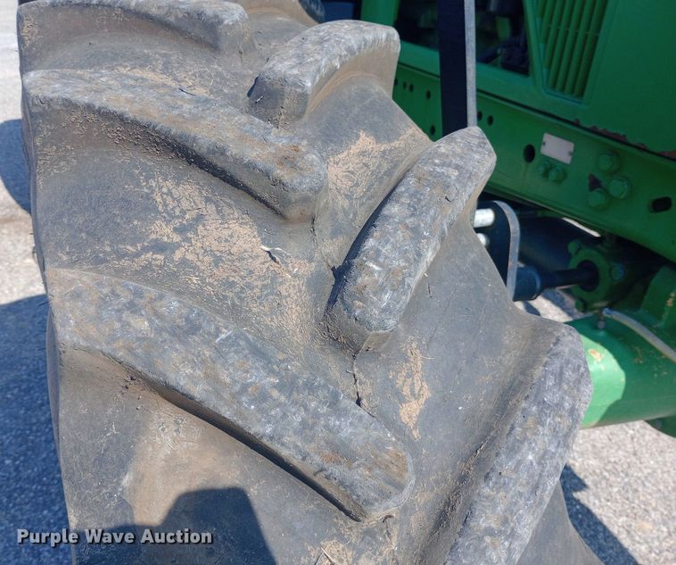 image for item DH1261 1999 John Deere 7210 MFWD tractor