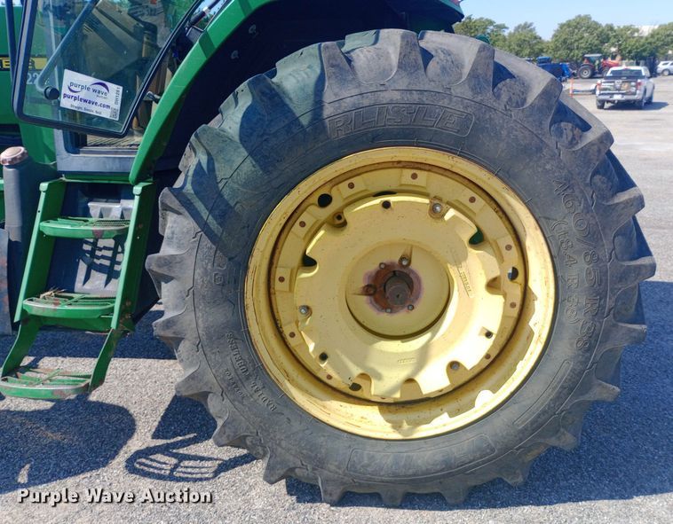 image for item DH1261 1999 John Deere 7210 MFWD tractor