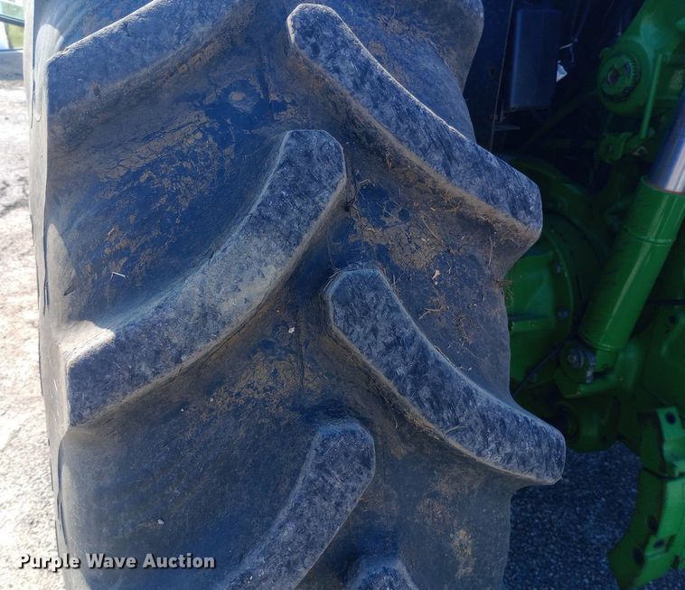 image for item DH1261 1999 John Deere 7210 MFWD tractor