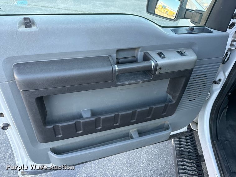 image for item DH1272 2016 Ford F250 Super Duty XLT utility bed pickup truck