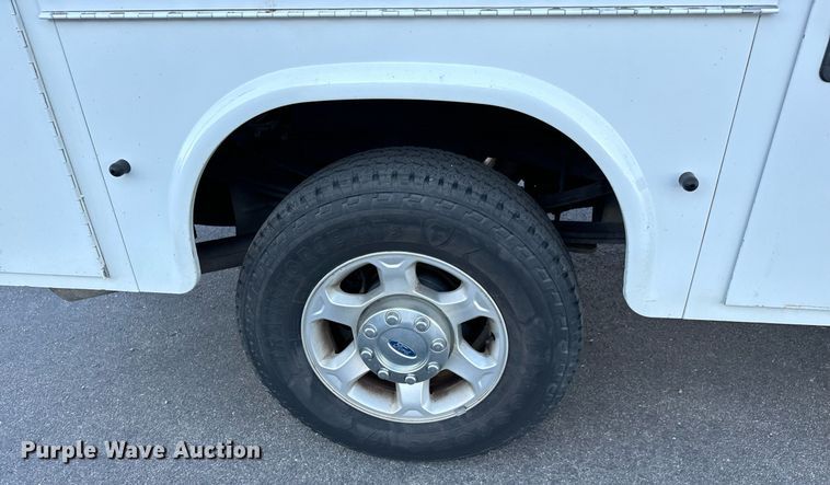 image for item DH1272 2016 Ford F250 Super Duty XLT utility bed pickup truck