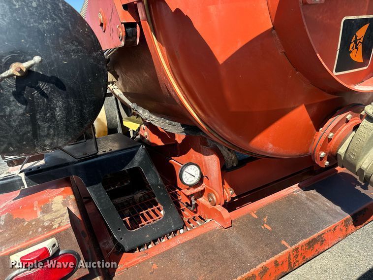 image for item DH1284 2013 Ditch Witch FX30 vacuum excavator