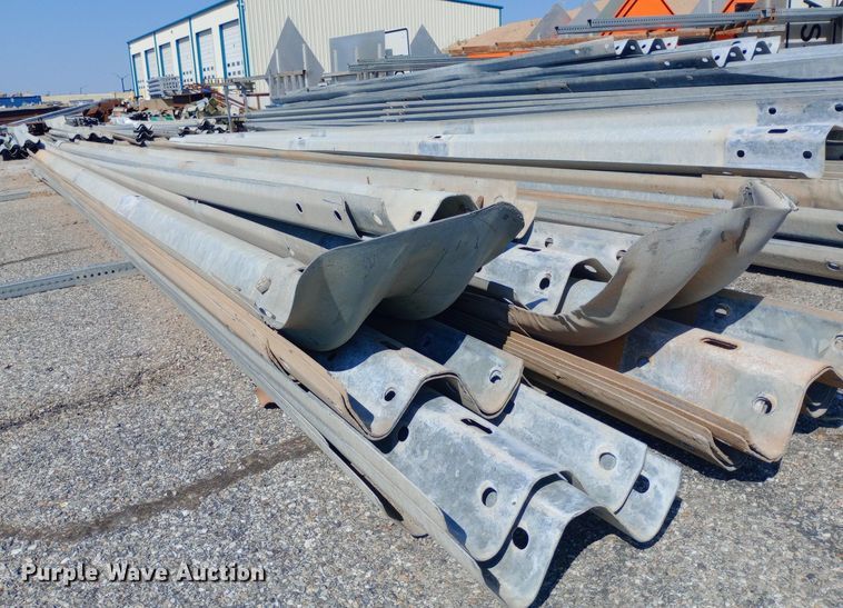image for item DH1301 Approximately 32 guardrail sections
