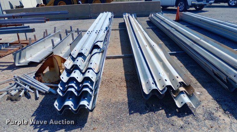image for item DH1302 Approximately 32 guardrail sections