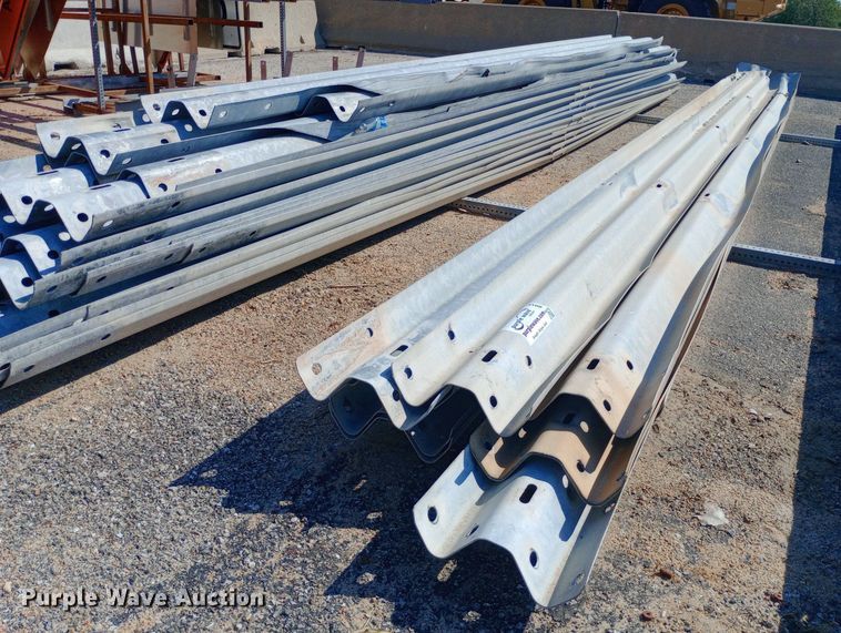 image for item DH1302 Approximately 32 guardrail sections
