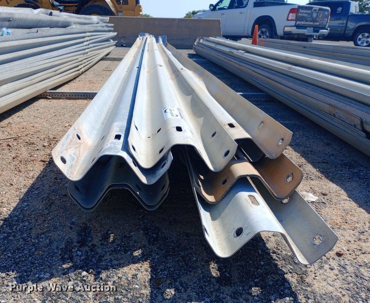 image for item DH1302 Approximately 32 guardrail sections