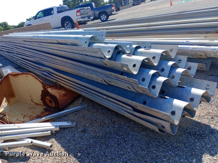 image for item DH1302 Approximately 32 guardrail sections