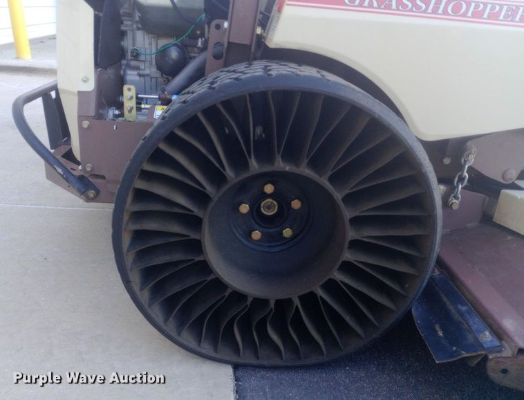 image for item DH1316 2020 Grasshopper 335B ZTR lawn mower