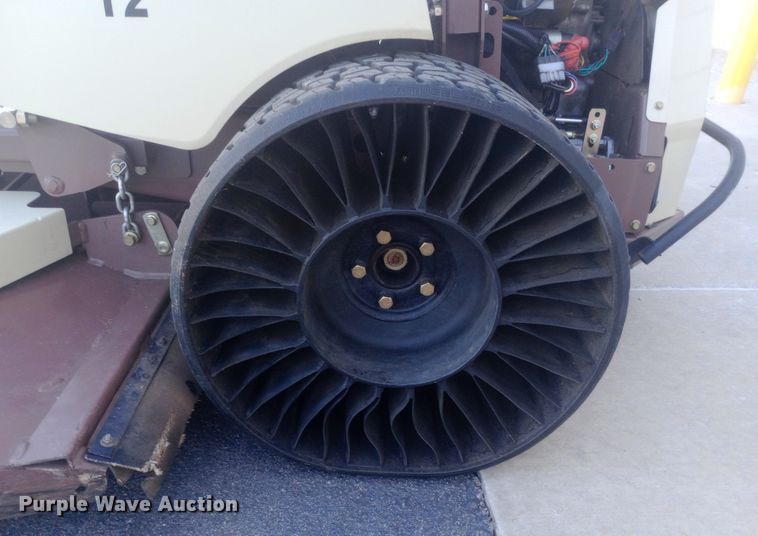 image for item DH1316 2020 Grasshopper 335B ZTR lawn mower