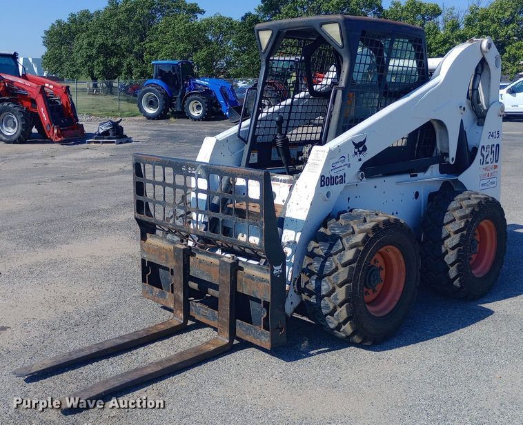 image for item DH1328 2005 Bobcat S250 skid steer loader