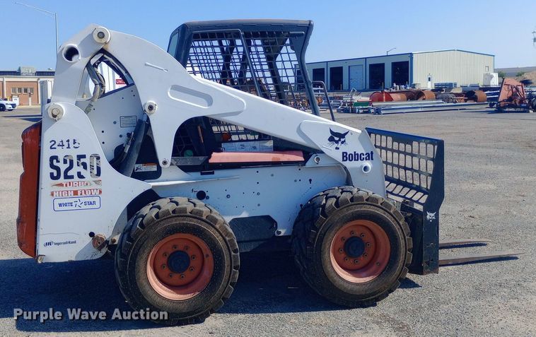 image for item DH1328 2005 Bobcat S250 skid steer loader